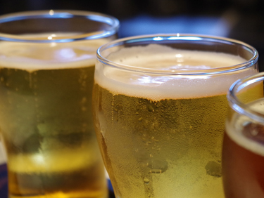 Boire une bi&egrave;re au D&eacute;lirium caf&eacute;