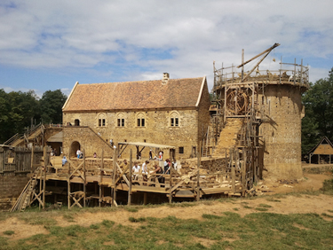 Visiter chantier m&eacute;di&eacute;val de gu&eacute;d&eacute;lon bourgogne